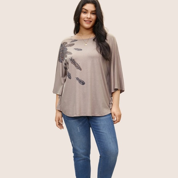 BloomChic Plus Size Feather Print Batwing Sleeve T-shirt - Picture 3 of 7